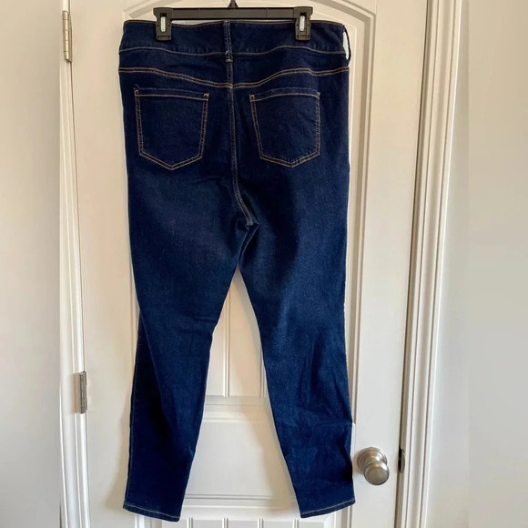 Torrid 16R Jegging Skinny Super Soft High-Rise Jean - Picture 2 of 5